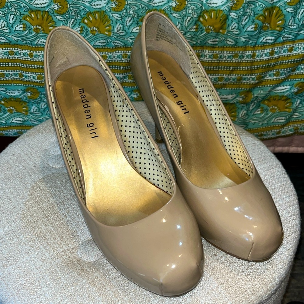 Madden Girl Nude Pumps, worn once! Size 8